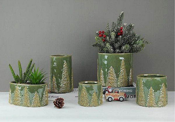 Titulek novinky: Chcete, aby vánoční ozdoby měly jemnou atmosféru? Bude tato keramická reliéfní váza z borovice vaším novým oblíbencem?