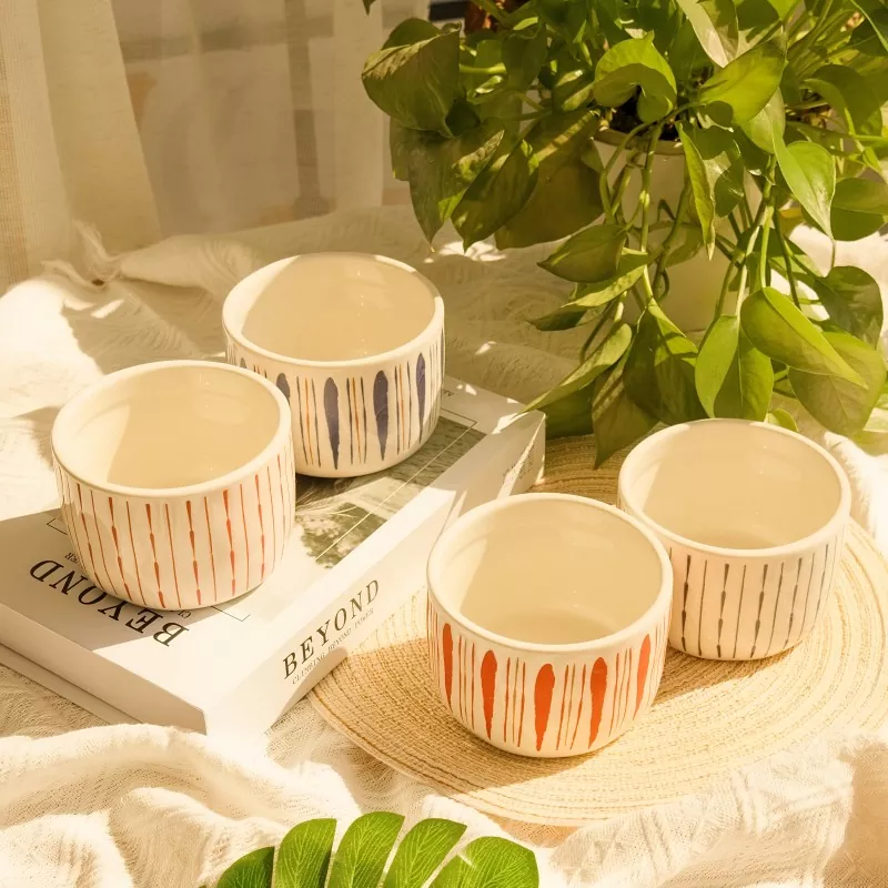 Modré A červené Pruhované Keramické Svícny Modré A červené Pruhované Keramické Svícny