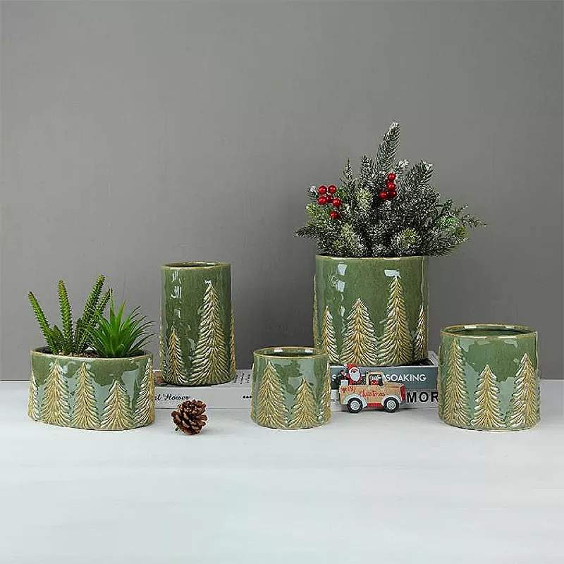 Embosovaná vánoční váza z borovice