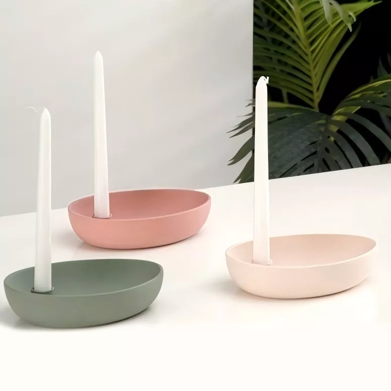 Moderní oválný keramický svícen